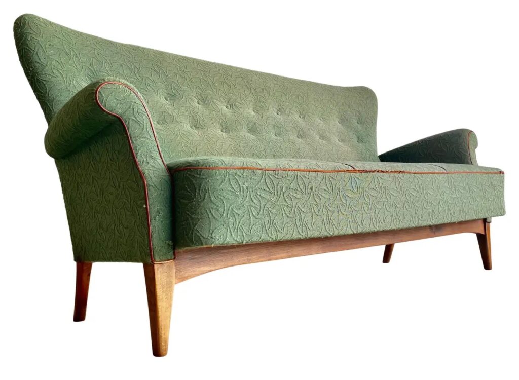 10 Best Vintage Danish Furniture Brands of the 1960s and 1970s - Fritz Hansen Model 8112 Sofa